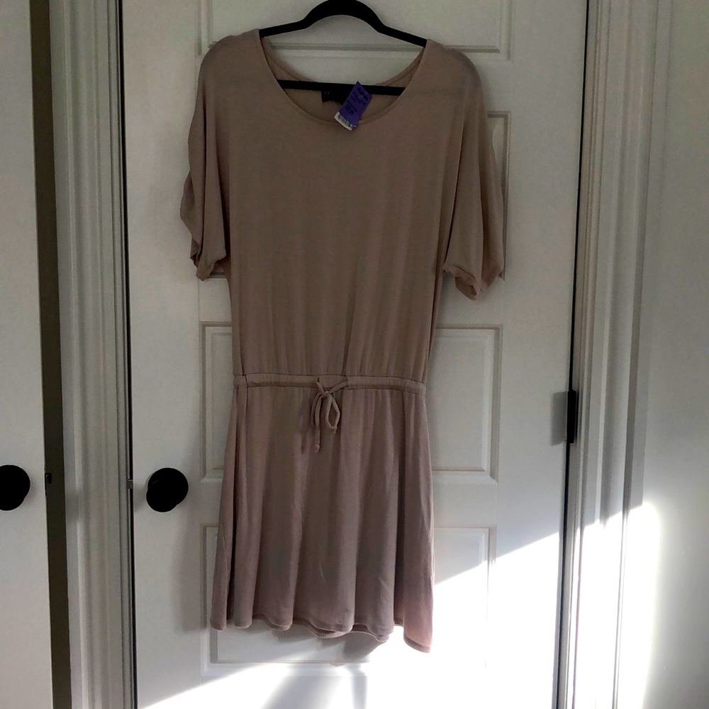 Casual dress w tie